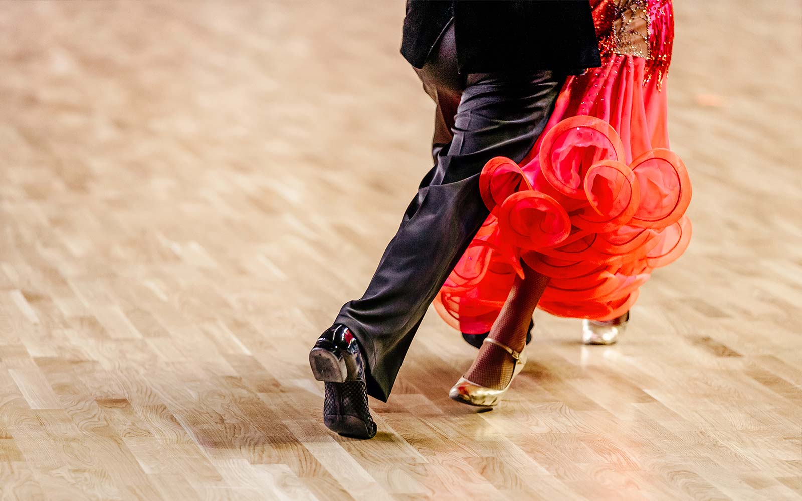 Using all four legs in ballroom dance